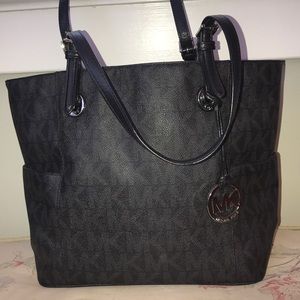 Michael Kors Jet Set Signature Tote